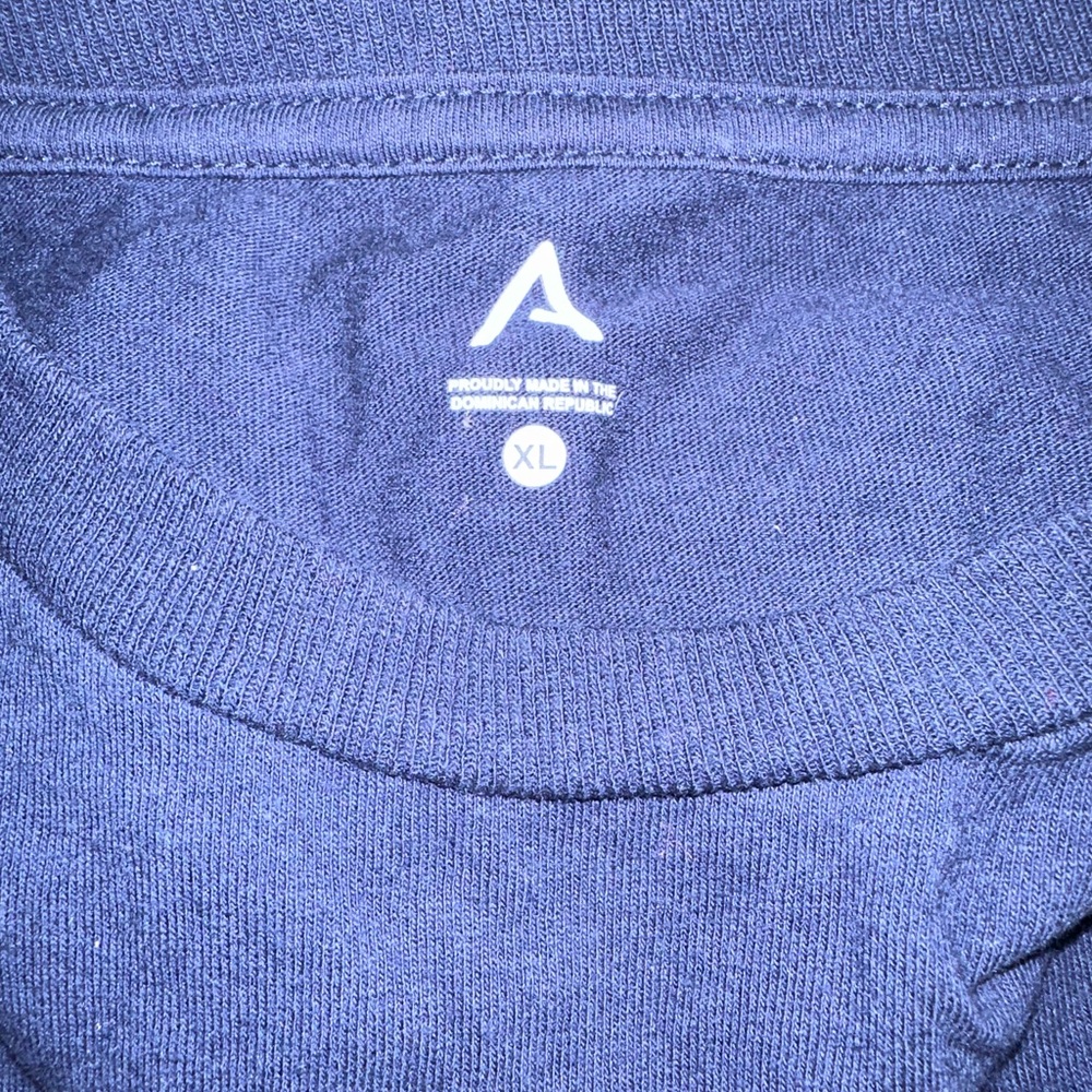 Quinnipiac University Long Sleeved Tee Size Xl - image 2